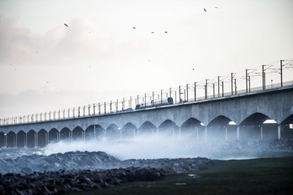 Zeker zes doden door treinongeval op brug in Denemarken