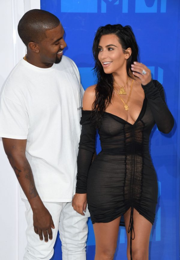 'Kim Kardashian en Kanye West verwachten vierde kind via draagmoeder'