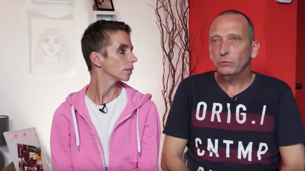 'Arm' gezin leert 'rijke' familie dat gezondheid écht onbetaalbaar is