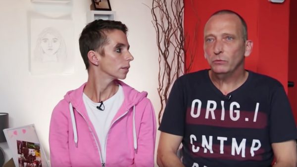 'Arm' gezin leert 'rijke' familie dat gezondheid écht onbetaalbaar is