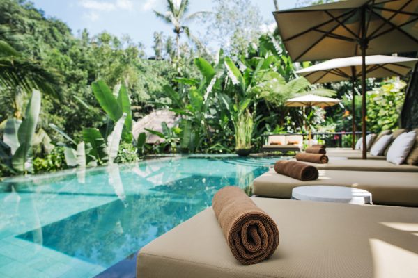Begin de dag met een duik: op Bali ontbijt je nu ín het zwembad met een 'floating breakfast'