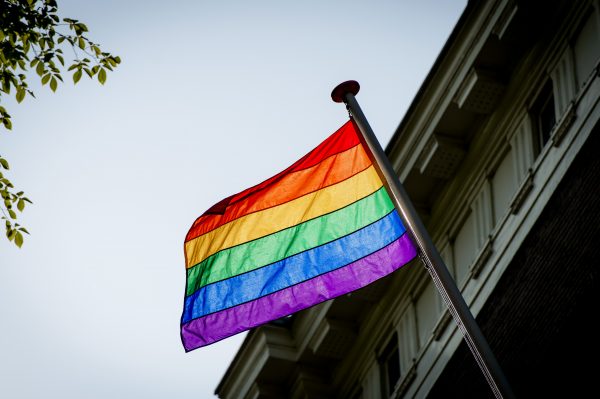 Drie mannen krijgen boetes voor verspreiden anti-homoflyers in Amsterdam-West