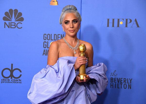 Dit zijn de mooiste (en mindere) outfits van de Golden Globes 2019