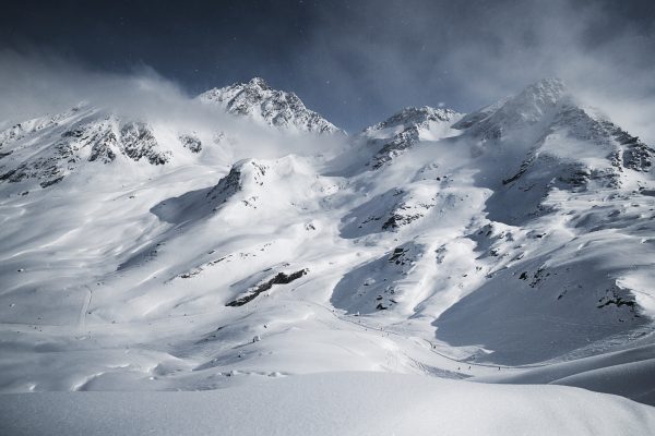 Problemen in Oostenrijk door sneeuwval blijven, twee doden gevonden