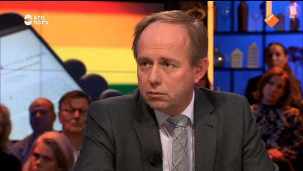 SGP-leider Kees van der Staaij reageert in 'Jinek' op ophef: 'Het is geen homohaatpamflet'