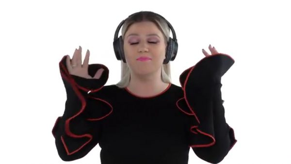 Jimmy Fallon zingt samen met zijn gasten heerlijk moppie mee met Kelly Clarkson