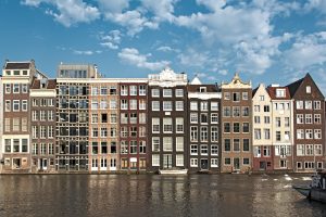 De hoofdprijs voor deze kamer in Amsterdam: 878 euro voor zes vierkante meter