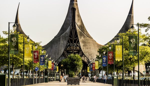 Sprookjesbaan: de Efteling zoekt machinist voor stoomtrein door park