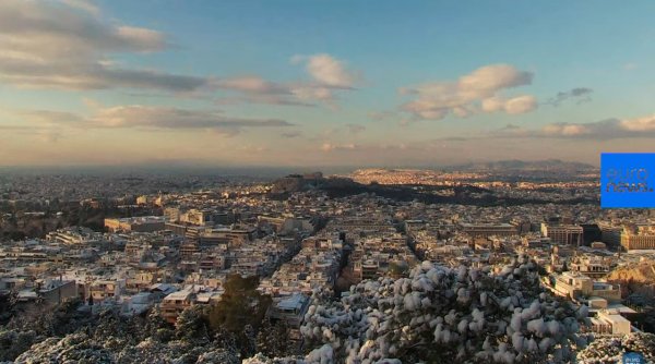 Unieke beelden: Athene is van strand tot straat bedolven onder de sneeuw