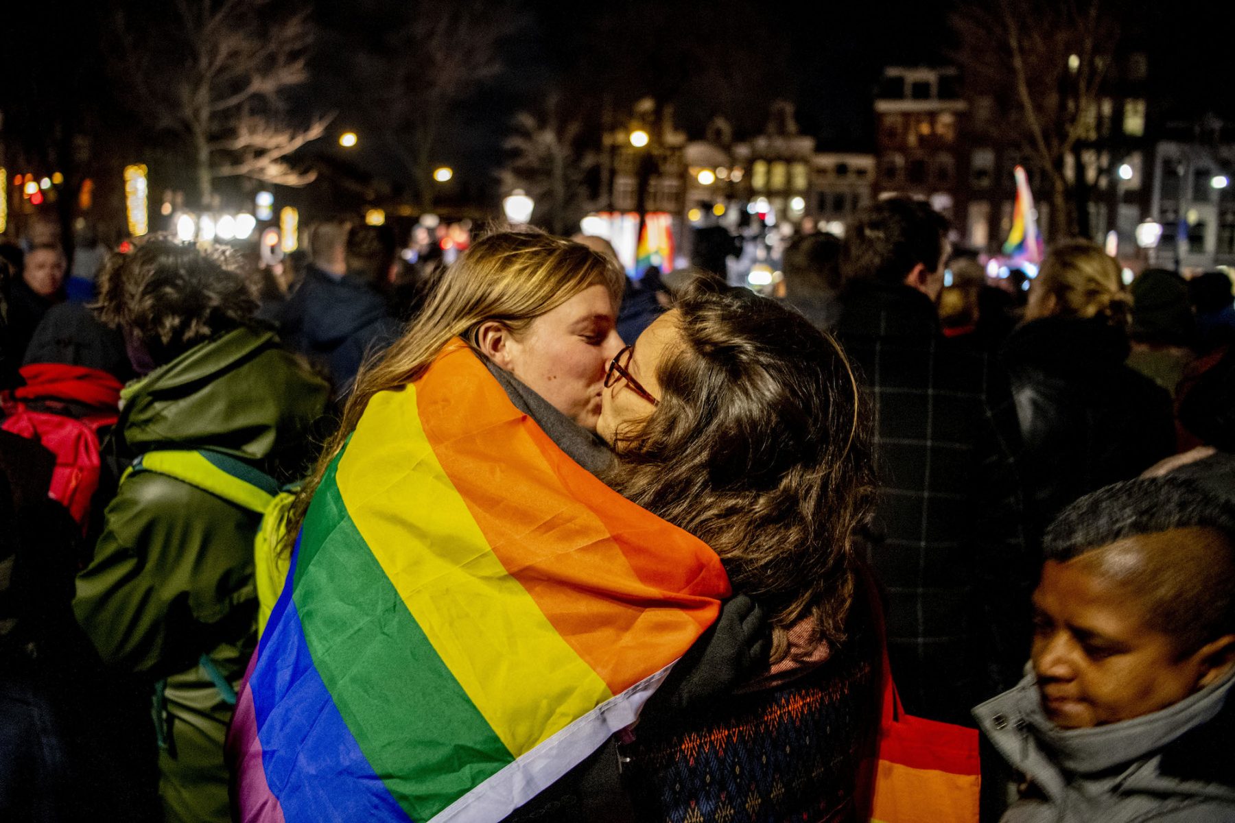 Honderden mensen komen bijeen voor de 'Viering van de Liefde' tegen Nashville-verklaring