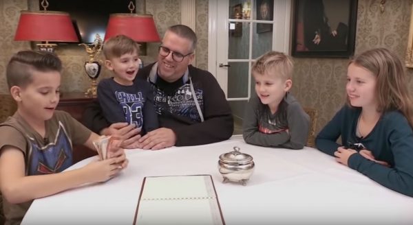 Kijkers zamelen geld in voor liefdevolle familie Te Winkel uit 'Steenrijk, Straatarm'