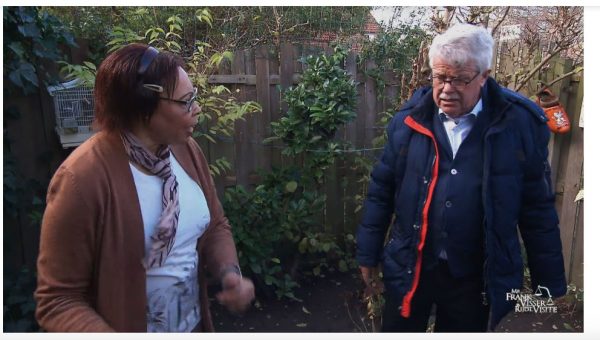 Hondenpoep over de schutting en 'corrigerende tikken' in Mr. Frank Visser