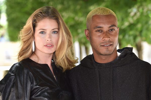 Doutzen schrijft een schattig Fries briefje voor haar kinderen: 'Mama mist jullie nu al'