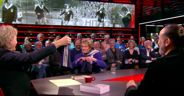 Kijkers dol op anekdotes oud-scheidsrechter Frans Derks (88) in 'DWDD': 'Tranen van het lachen'