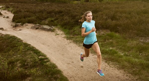 Britse moeder wint 482 km lange hardloopwedstrijd - terwijl ze kolft voor haar baby