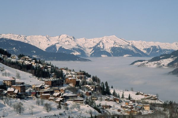 Doden en gewonden bij grote brand in skioord Courchevel