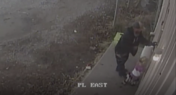 Amerikaanse politie op zoek naar man die klein kind meenam naar inbraak