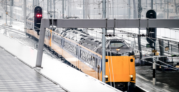 Treinreizigers opgelet: dinsdag rijden er minder treinen vanwege sneeuwval
