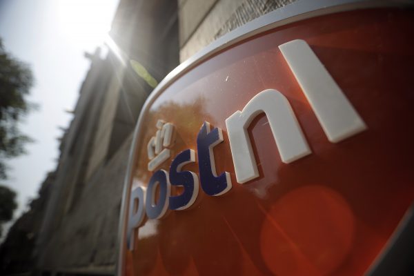 Duurzamer én makkelijker: postbezorger PostNL neemt vanaf nu retourpakketjes mee