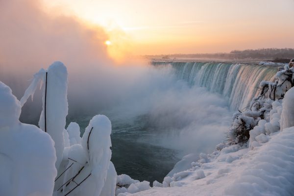 Bijzonder ijzige plaatjes: zo zag je de Niagarawatervallen niet vaak