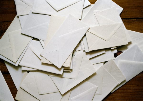Bakken vol kaarten en cadeaus voor mishandelde Tommy (14)