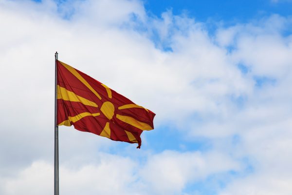 Einde aan bijna dertigjarig conflict: Macedonië heet voortaan Noord-Macedonië