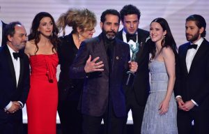 Thumbnail voor 'Marvelous Mrs. Maisel' grote winnaar SAG Awards, drie keer in de prijzen