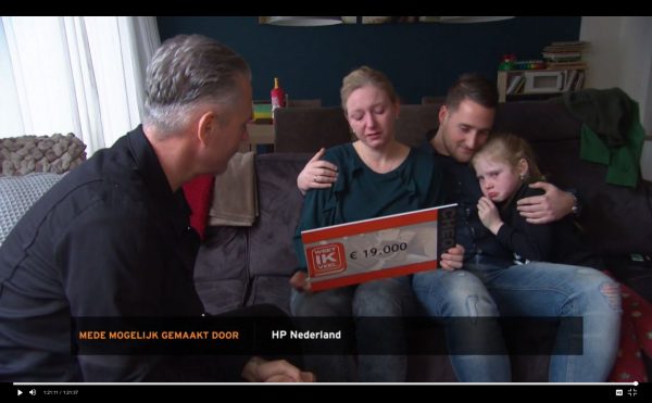 Eric Corton verrast zieke Marina met zijn gewonnen prijzengeld in 'Weet Ik Veel'
