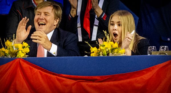 Zo (groot)moeder, zo zoon en kleindochter: ook Willem-Alexander en Amalia gaan los bij Jumping Amsterdam