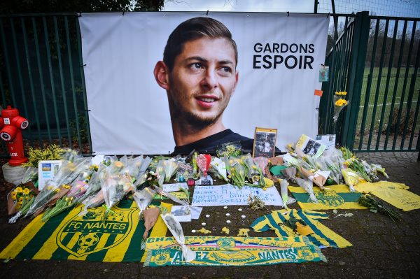 Familie voetballer Emiliano Sala (28) zet zelf zoekactie op touw: 'Ik wéét dat hij nog leeft'