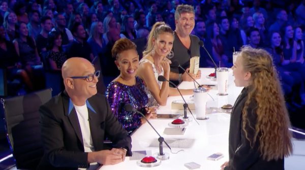 Dit meisje shockeert de jury van 'America's Got Talent' met haar magische goocheltruc