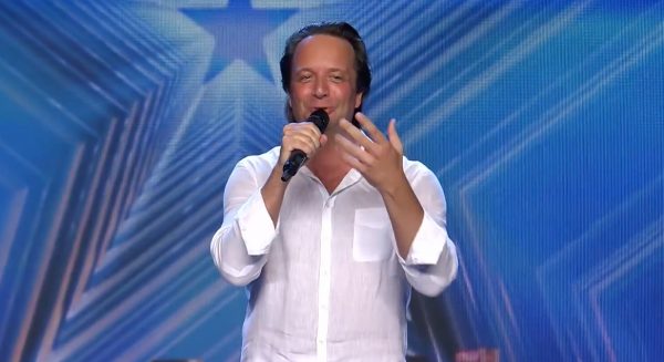 Nederlandse William Janz zingt zichzelf naar een plek in halve finale van 'Got Talent España'