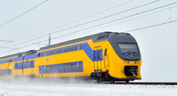 Morgen sneeuwpret, maar ook vertraging: NS past dienstregeling aan en KLM schrapt vluchten
