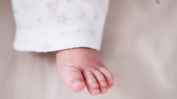 Therapie en 240 uur werkstraf geëist tegen vader die pasgeboren dochter mishandelde