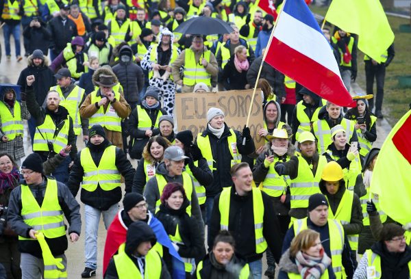 'Gele hesjes' protesteren opnieuw en eisen dat Nederland uit Europese Unie stapt