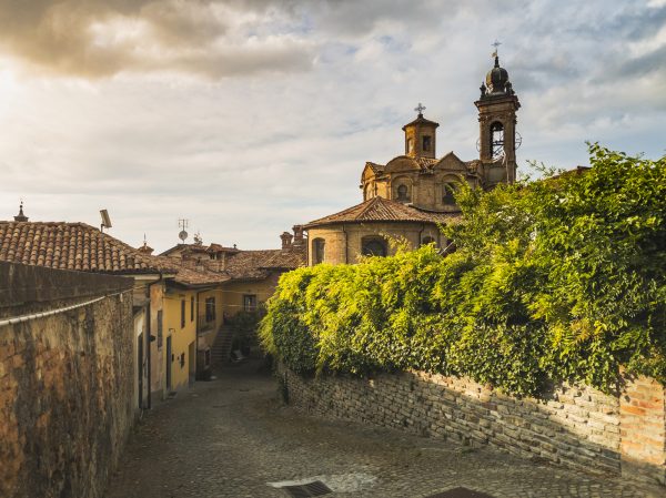 Dit Italiaanse dorp betaalt je negenduizend euro als je je biezen pakt en daar komt wonen