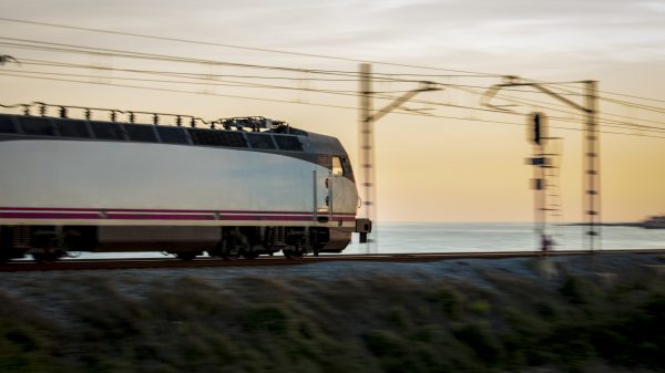 trein-duitsland-flesje-meisje