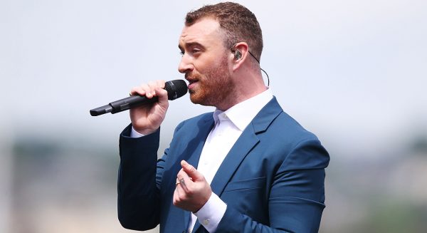 Sam Smith bloot bovenlijf