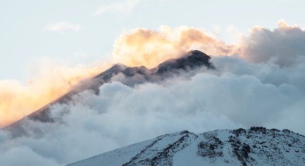 Skiën eentonig? In Italië kan je op de lange latten een actieve vulkaan afdalen
