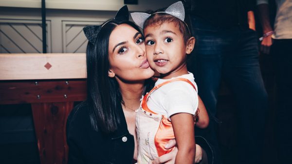 North West, dochter van Kim Kardashian, staat op eerste cover