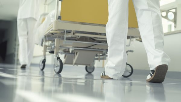 ‘Ziekenhuizen missen ervaring voor operatie kankerpatiënt’