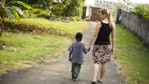 Thumbnail voor Waarom je volgens deze oud-vrijwilliger niet in een Afrikaans kindertehuis moet werken