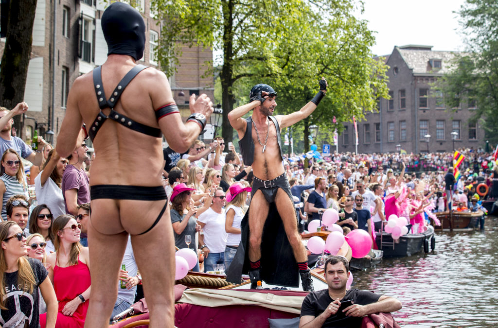 Botenparade tijdens Gay Pride
