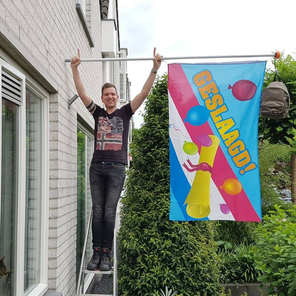 geslaagd eindexamen foto vlag