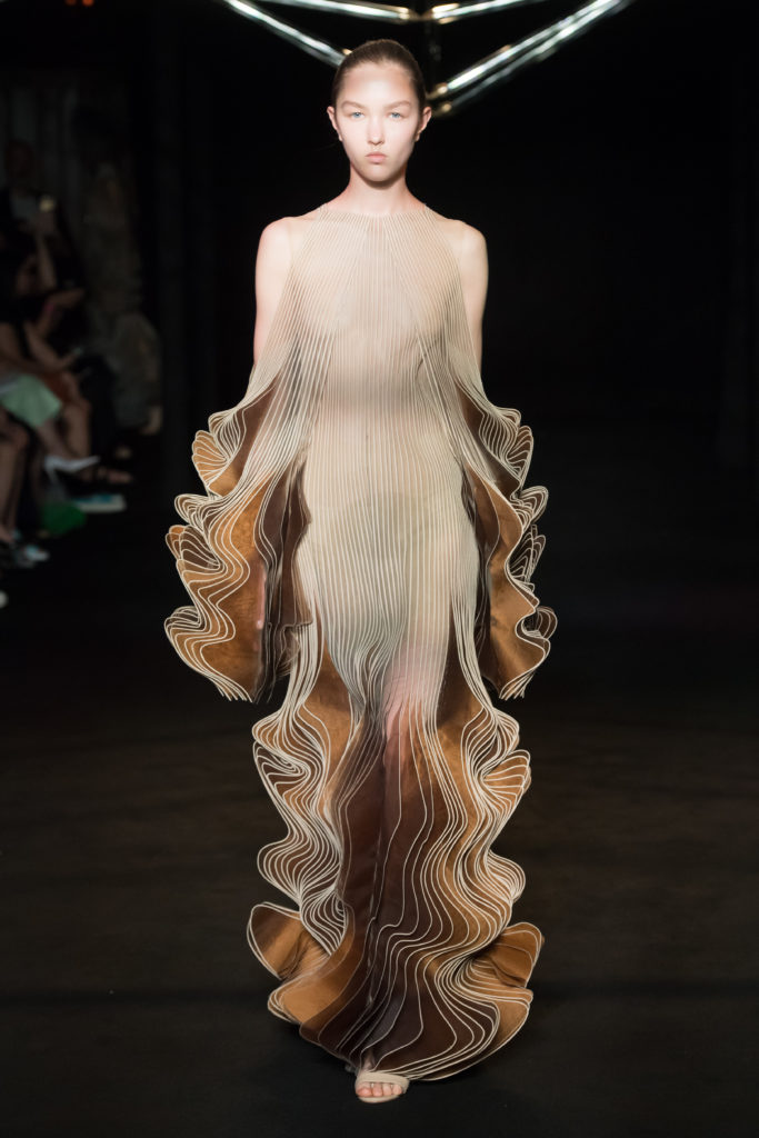 Iris Van Herpen : Runway - Paris Fashion Week - Haute Couture Fall Winter 2018/2019