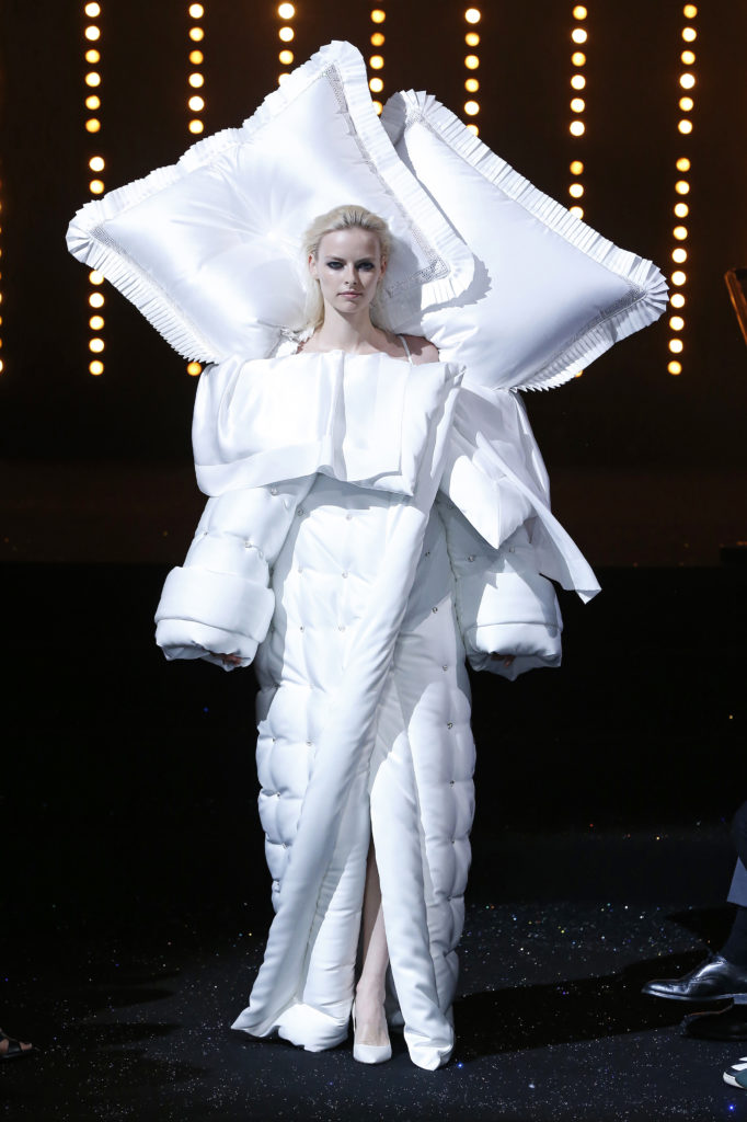 Viktor & Rolf : Runway - Paris Fashion Week - Haute Couture Fall Winter 2018/2019