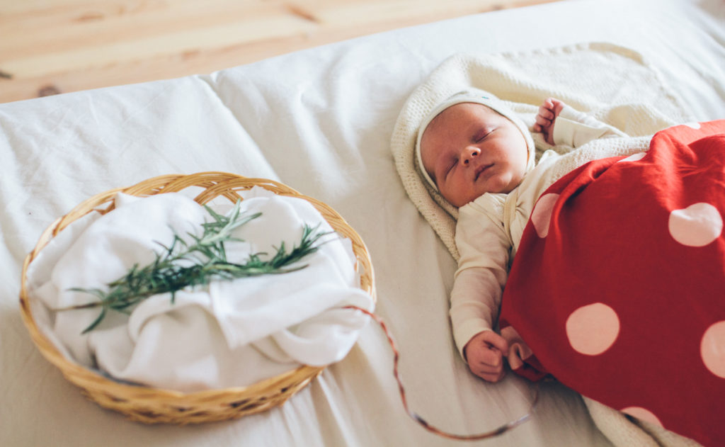 Jinne met placenta, twee dagen na de lotusgeboorte