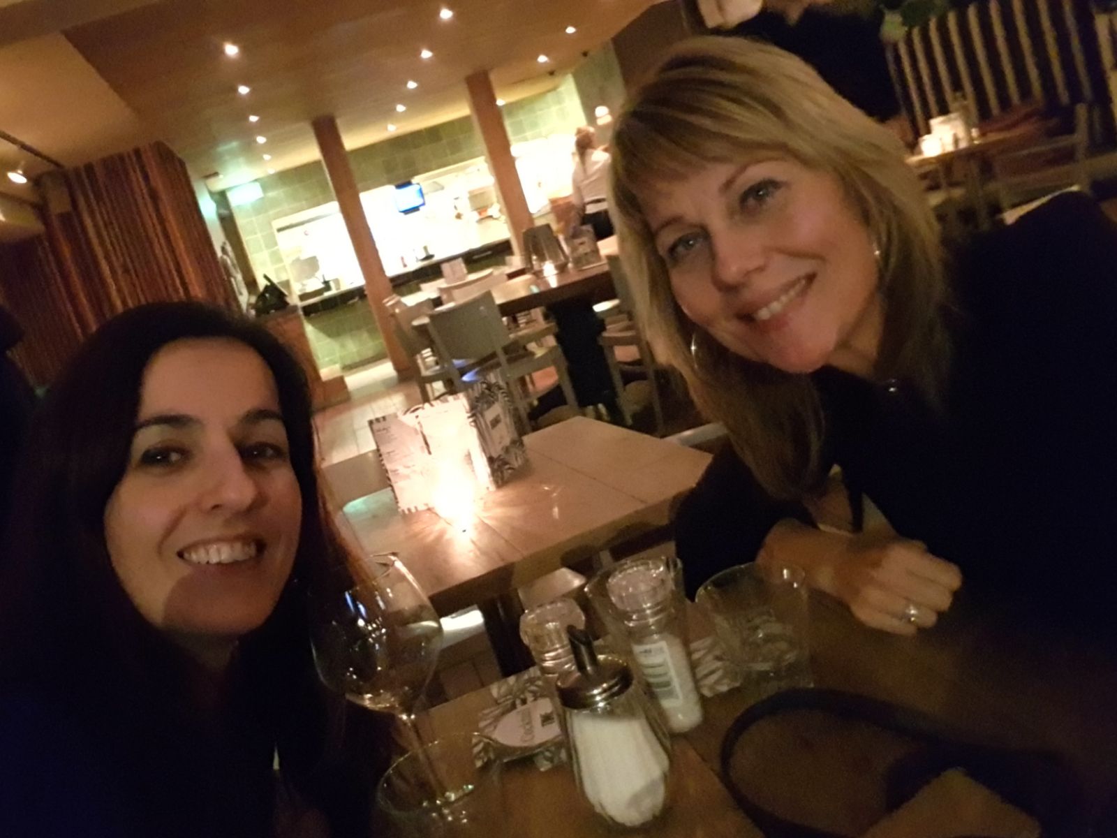 Myrthe en Ingrid vliegtuig baby interview