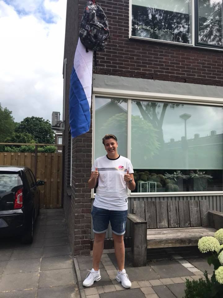 geslaagd eindexamen foto vlag