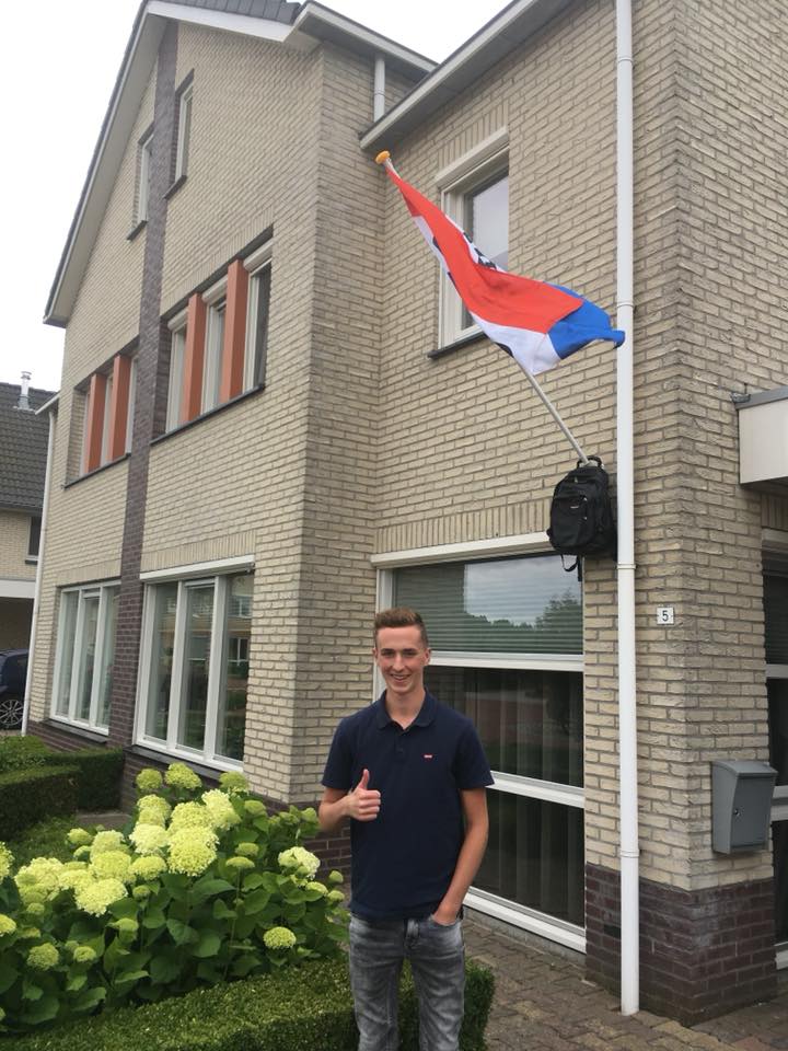 geslaagd eindexamen foto vlag